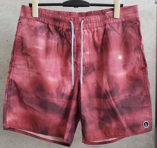 美品・送料込★VOLCOM / ボードショーツ BLUR BRDSHRT★A0821415 ボルコム サーフトランクス ハーフパンツ ショートパンツ タイダイ
