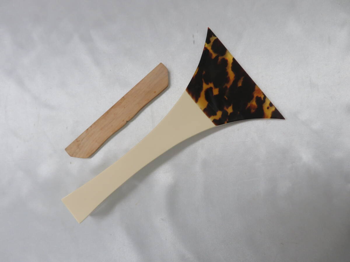 良品 三味線 撥 バチ 鼈甲 べっ甲 天然素材 開き約9.3cm - 和楽器