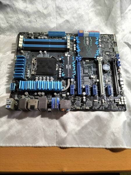 ★ASUS P8Z77-V DELUXE LGA1155 Z77 ATXマザー●マザーボード