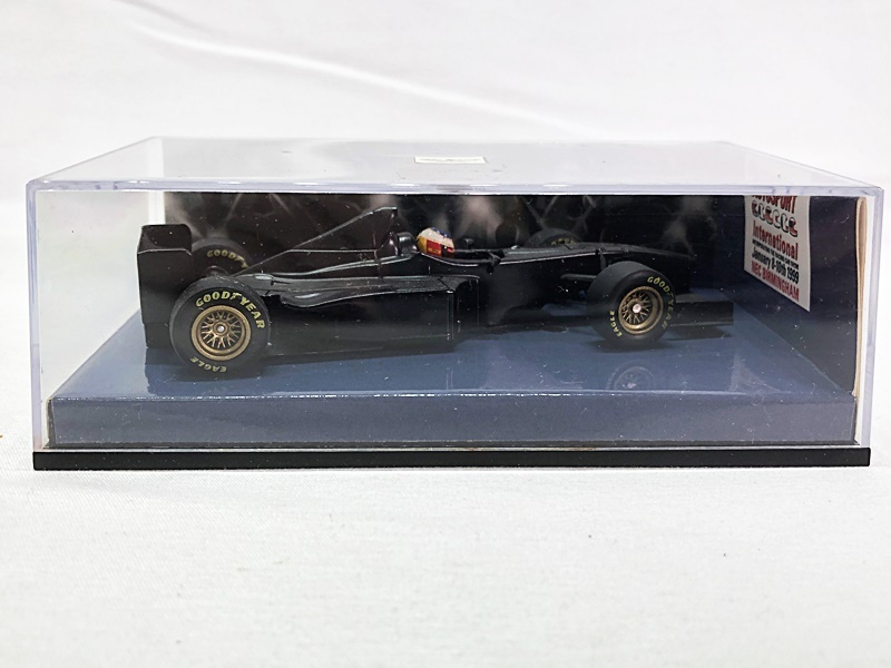 Hot Wheels 1/43 Scale Model Car SF26/98 - F1 Ferrari 300