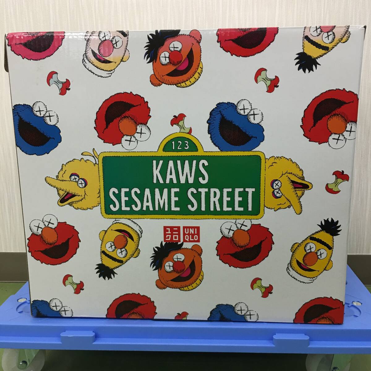 Yahoo!オークション -「kaws ユニクロ セサミストリート」の落札 Yahoo!オークション -「kaws ユニクロ セサミストリート」の落札
