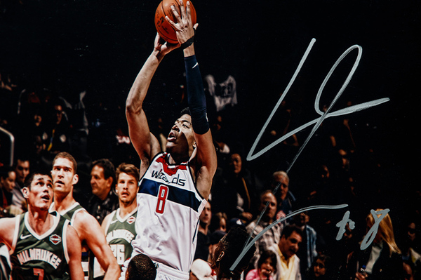 八村塁 直筆サイン入り 16x20 フォト 88枚限定! 8/88 / Rui Hachimura 16x20 "In Traffic" Photograph Panini 証明書付き
