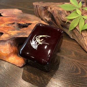 輪島塗 菖蒲 蓋物 箱★小物入れ 古民家 粋 漆器 レトロ 風雅 道具 風流 風情 数奇 能登 侘び寂び 吉祥 縁起 花 伝統工芸 和樂 昭和