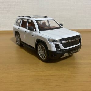 1:24 トヨタランドクルーザー GR sport ミニカー 白