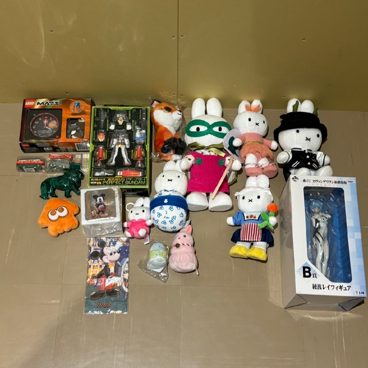 Yahoo!オークション -「ぬいぐるみ」(機動戦士ガンダム Yahoo!オークション -「ぬいぐるみ」(機動戦士ガンダム
