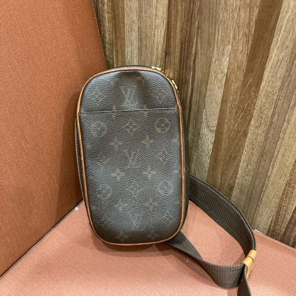 LOUIS VUITTON ルイヴィトン モノグラム ポシェットガンジュ ボディバッグ ショルダーバッグ ウエストバッグ ポーチ 斜め掛け ブランド