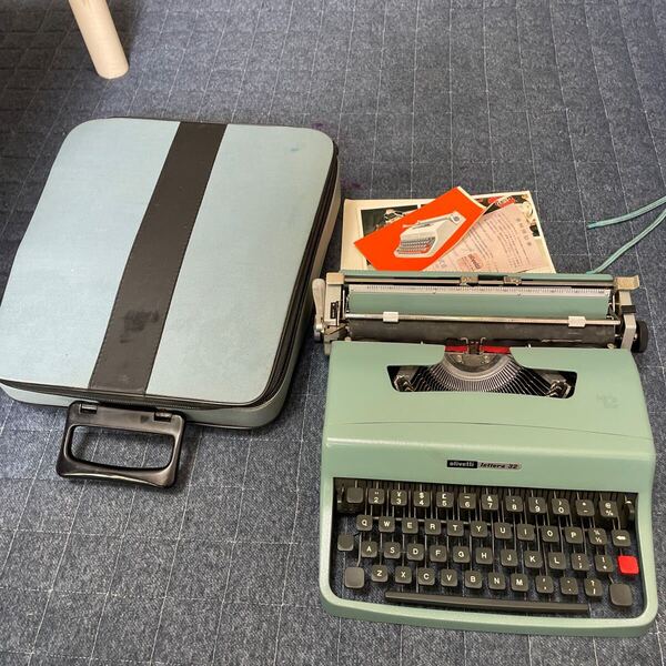Olivetti Lettera 32 オリベッティ タイプライター