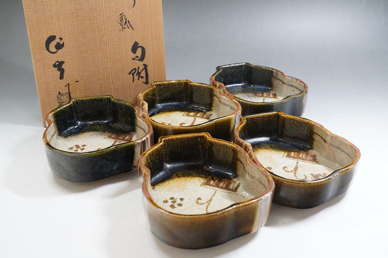 Yahoo!オークション -「加藤作助」(織部) (美濃)の落札相場 Yahoo!オークション -「加藤作助」(織部) (美濃)の落札相場