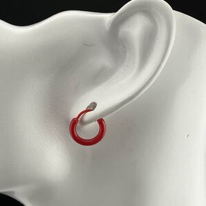 【新品】格安!即日発送◆収納ケース付◆樹脂ピアス キャッチ付 金属アレルギー対応 ワンポイント フープピアス◆レッド r399
