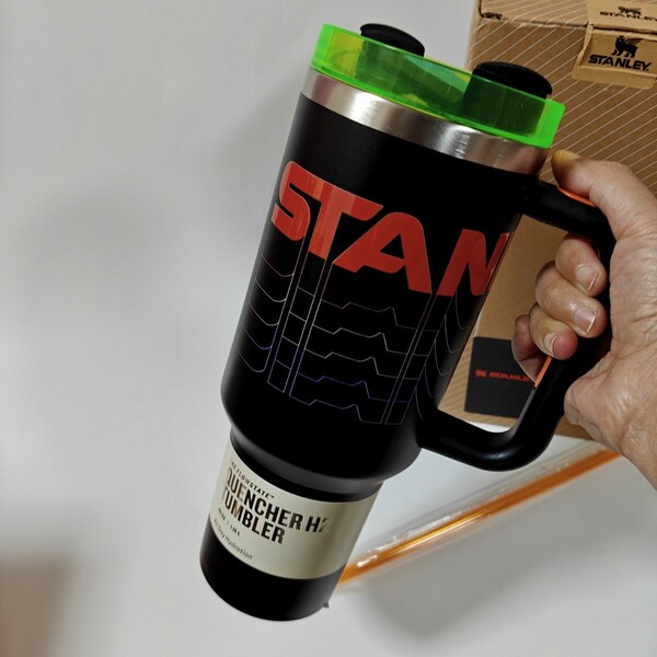 新品 日本未発売 STANLEYスタンレータンブラー Flowstate40oz 元箱付 黒色