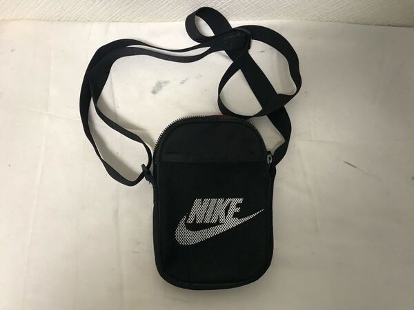 本物ナイキNIKEナイロンミニショルダーバッグポシェットビジネスバックメンズレディースサーフアメカジミリタリー旅行黒ブラック