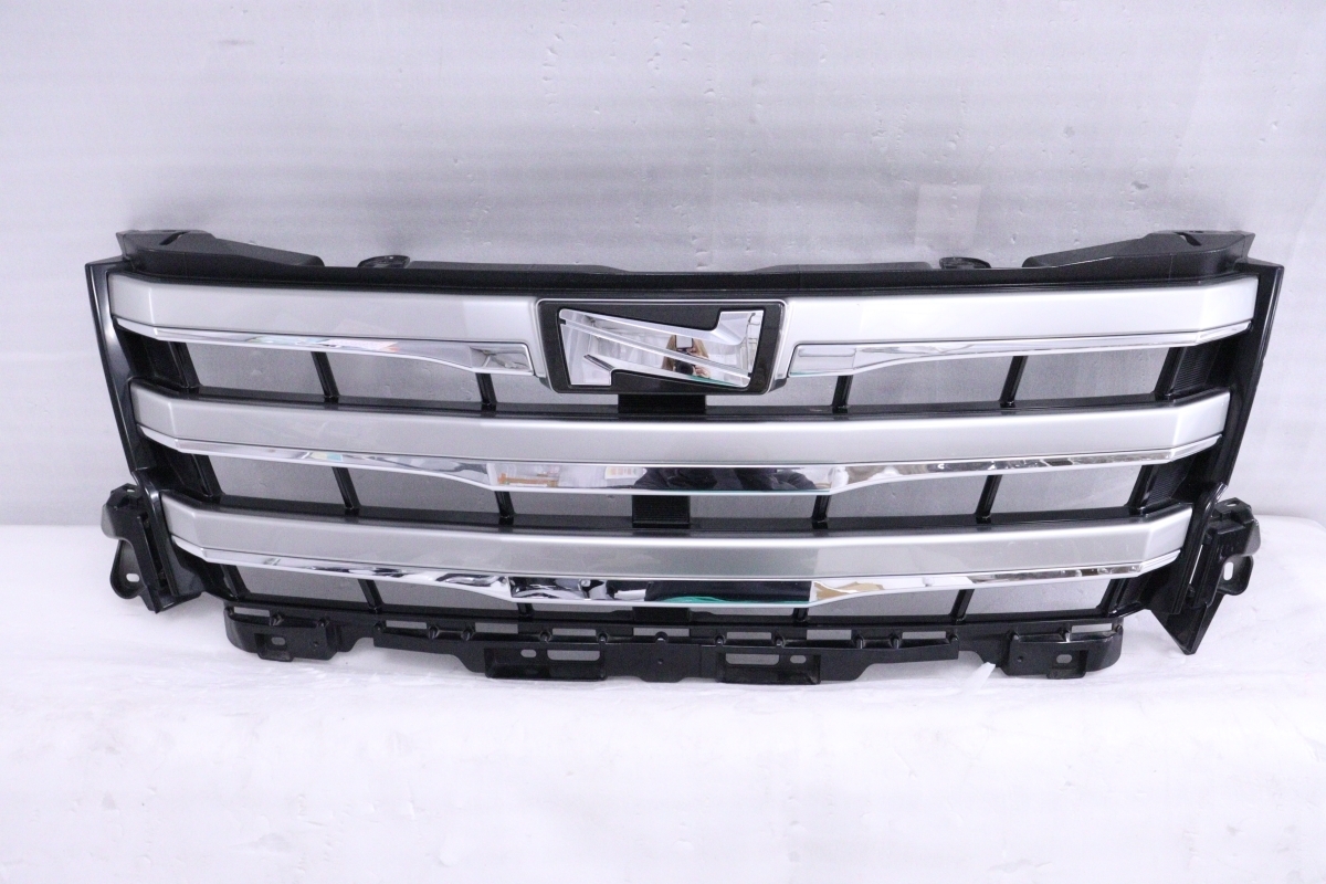 80系 ノアSi 純正 ラジエーター グリル☆エンブレム付/美品☆ 80系 ノアSi 純正 ラジエーター グリル☆エンブレム付/美品