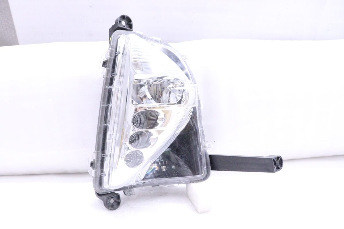 トヨタ純正 50系 プリウス（H30.12〜）用 純正LEDフロント