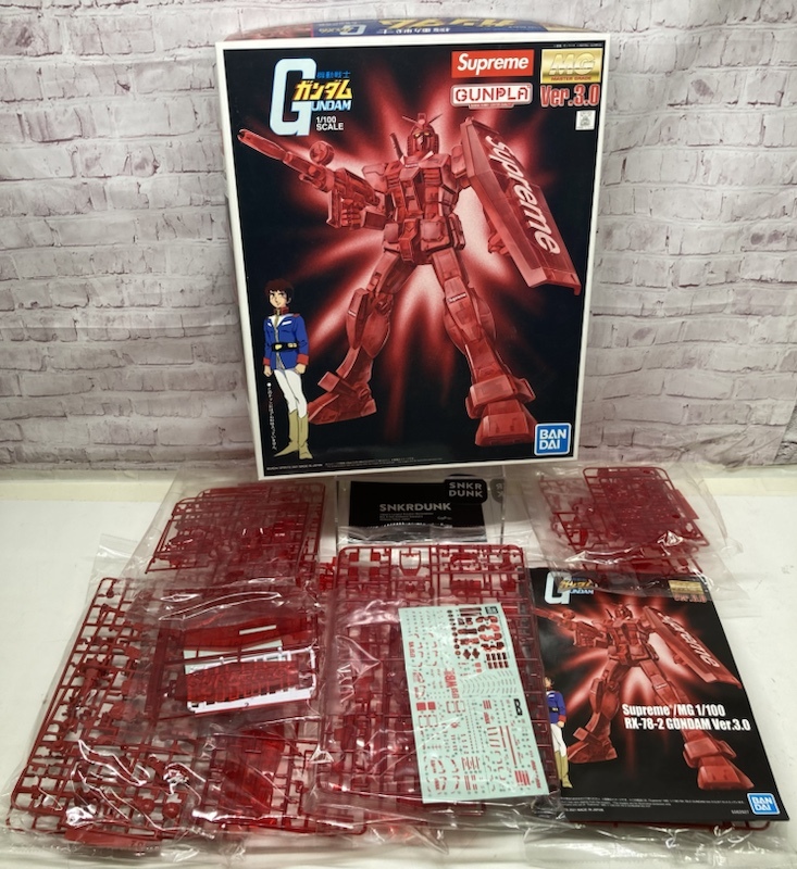 Yahoo!オークション -「supreme」(機動戦士ガンダム) (ガンダム