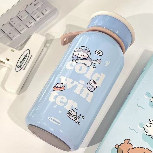 ウォーターボトル 水筒400ML 茶こし付き かわいいストラップ付き 持ち運び便利 漏れ防止 真空断熱 軽量