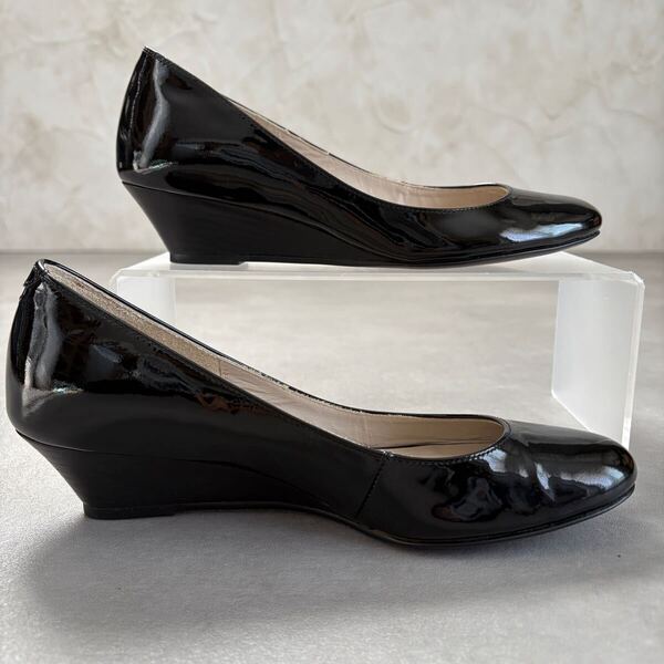美品 MARGARET HOWELL【22.5cm】ウエッジソールパンプス 黒