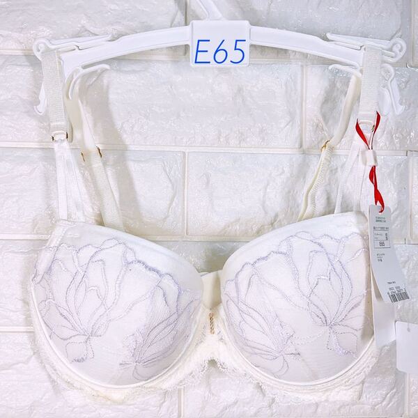新品 トリンプ プレミアム ゴールドレーベル3041 ブラジャー E65 ホワイト