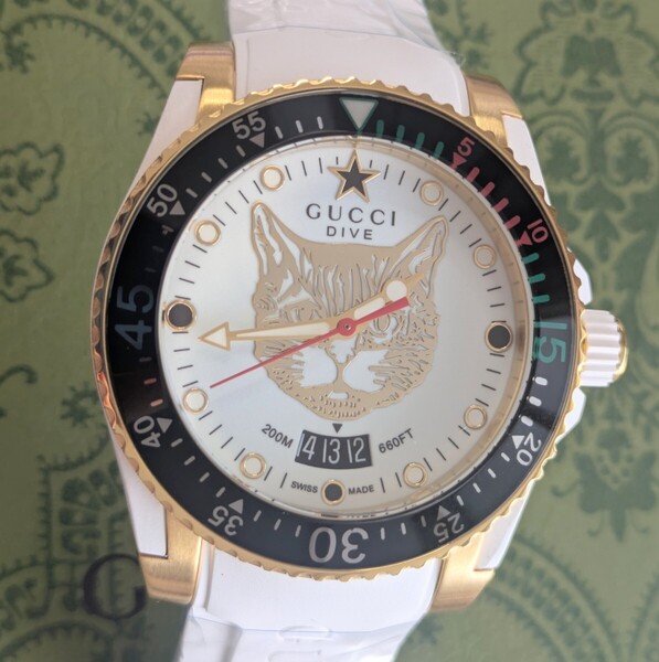 新品未使用 GUCCI 腕時計 Gタイムレス メンズ YA136322 ダイバーズウォッチ DIVE キャット 猫 ゴールド 40ミリ ユニセックス