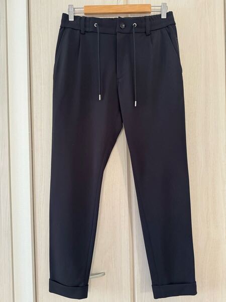 【美品】AKM エイケイエム ストレッチパンツ Mサイズ ブラック 黒 パンツ 春夏 裾ダブル P321-PET121 メンズ