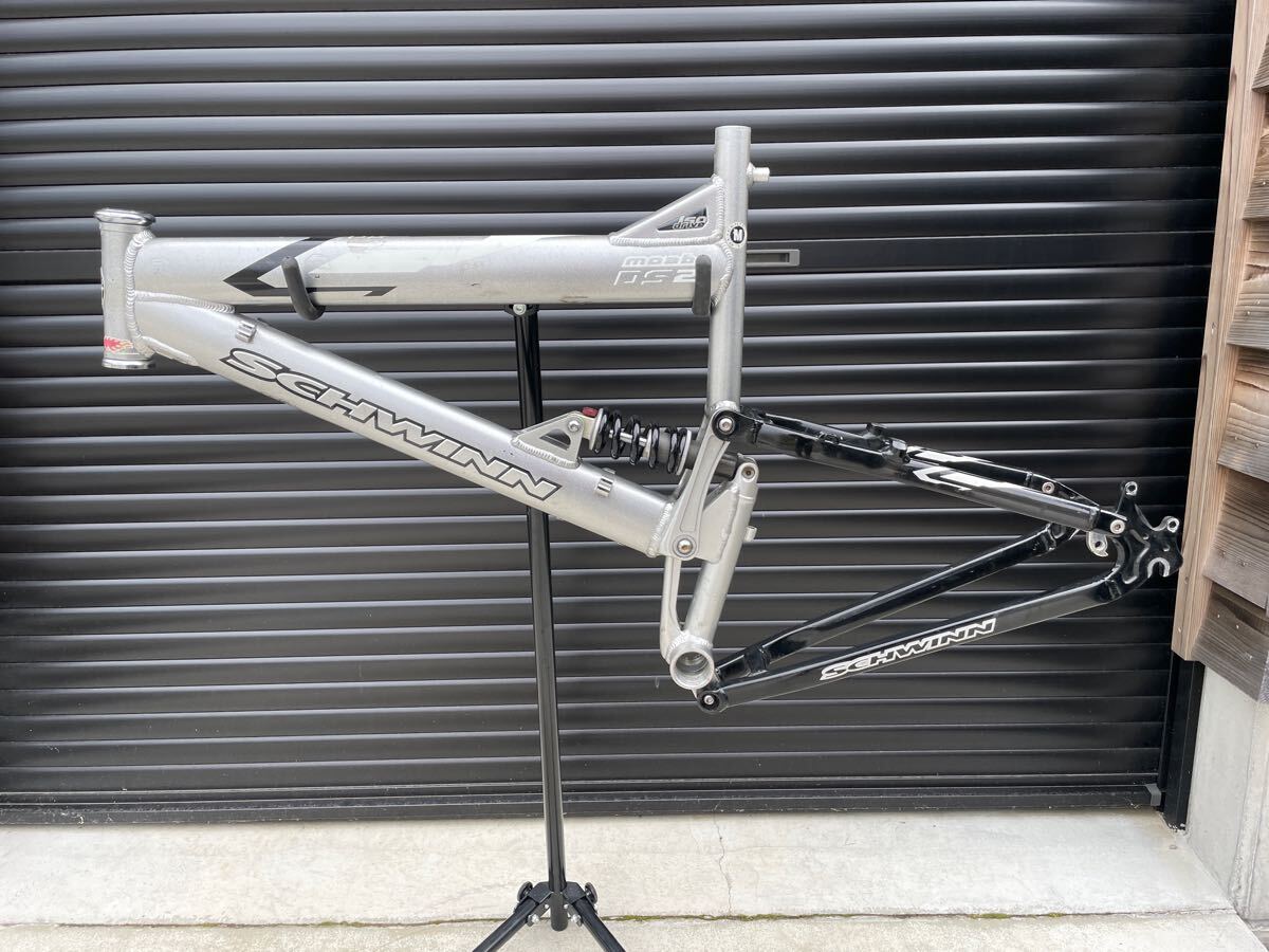 Schwinn MESA disk 年式不明 17インチ 完成車バラし 未使用品 手渡しのみ Schwinn MESA disk 年式不明 17インチ 完成車バラし 未使用品