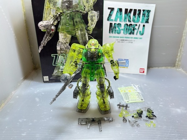ガンプラ MG 1/100 MS-06F/J ザクII 量産型 クリスタルバージョン 完成品 オリジナルLED発光台座付き