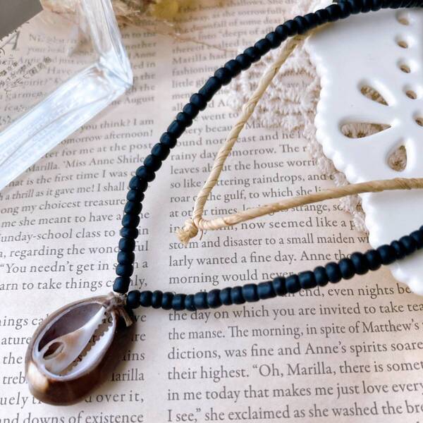 ネックレス ロング 貝殻 ビーチジュエリー アンティークビーズ 天然素材 黒 ユニセックス☆Vintage jewelry accessories R0375