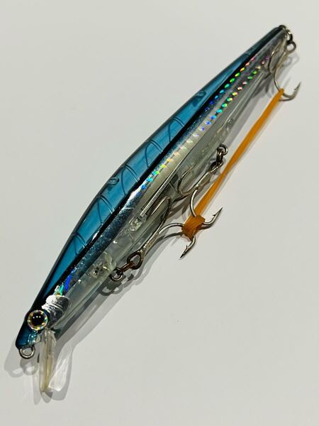 ☆ 送料無料 ☆ 美品 即決 シマノ サイレントアサシン 140F ☆ シーバス サクラマス トラウト ミノー ☆ 廃盤カラー 入手困難