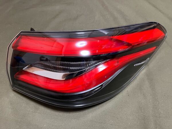 破損無し 超美品 超ツヤ クラウン 右テールランプ 右テールレンズ 右テールライト 81551-30E50 81551-30E51 KOITO 30-447 良品