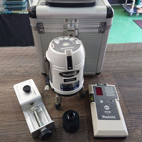 楽天市場】マキタ レーザー墨出し器 sk21pの通販