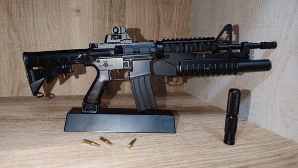 1/3スケール ミニチュアライフル AR15 M4ランチャー ミリタリー トイガン モデルガン