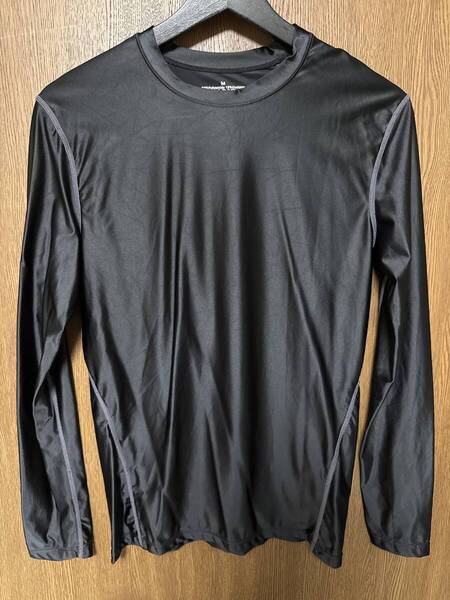 ◆当日発送◆【極美品】メンズ アンダーシャツ 光沢素材 ブラック Mサイズ 野球 サッカー トレーニング スポーツ コンプレッション