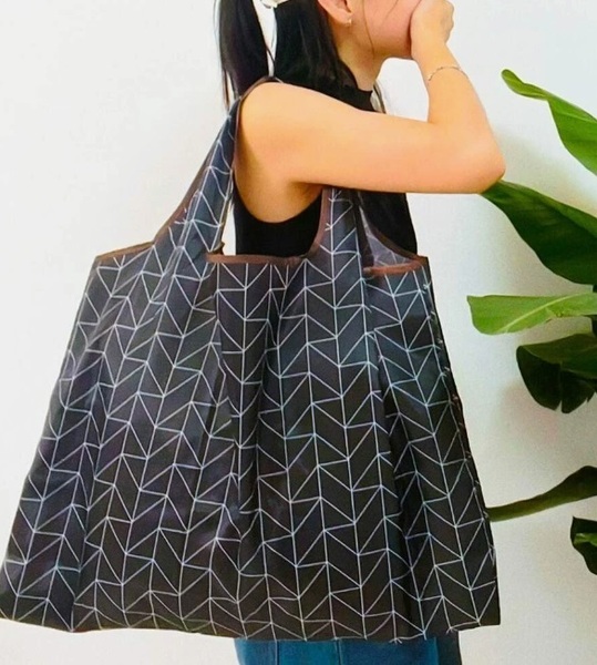 ■新品■エコバッグ【幾何学模様】大容量 コンパクト 簡単 かわいい 便利 ショッピングバッグ