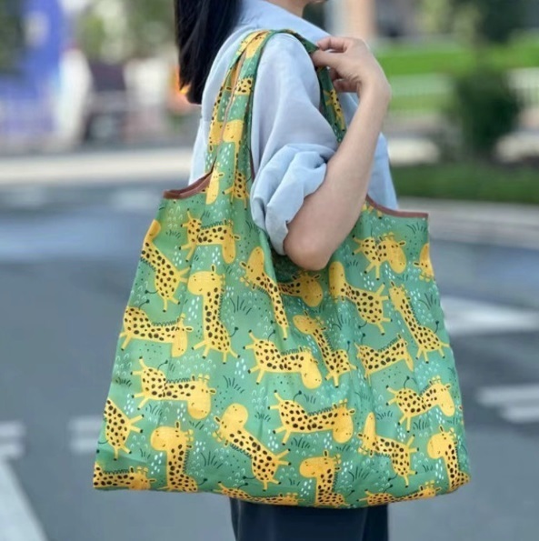 ■新品■エコバッグ【きりん】グリーン キリン 大容量 コンパクト 簡単 かわいい 便利 ショッピングバッグ