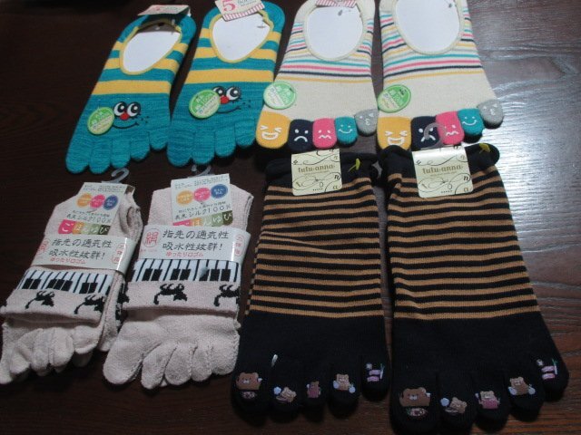 Z6787送料無料【靴下 5本指 表糸綿シルク ソックス　22から25】未使用品