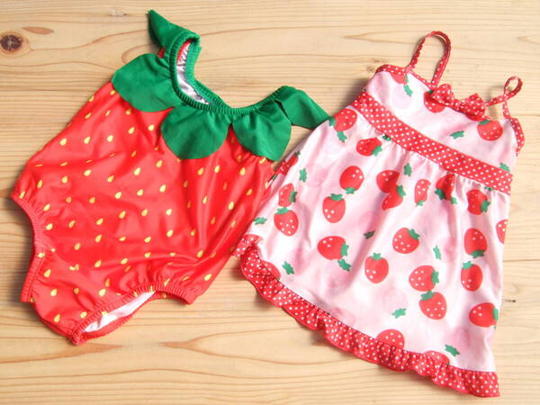 美品!キッズ女の子双子いちご柄ワンピース水着100センチ2着セット