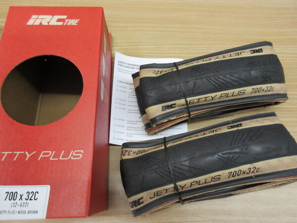 IRC JETTY PLUS 700×32c ブラック/スキンサイド 2本セット 新品・パッケージ無し