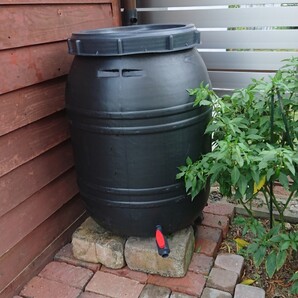 雨水タンク130L黒コック付き、送料無料 水タンク ガーデニング