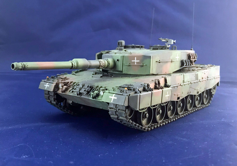 Amazon | ICM 1/35 ウクライナ レオパルド2A6 w/戦車兵
