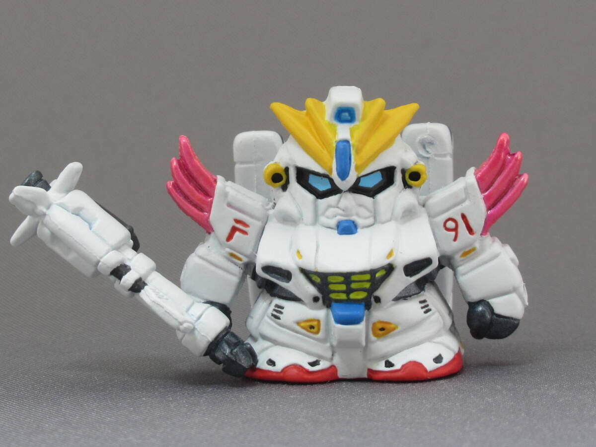 ガンダム フィギュア 消しゴム ガン消し 91個まとめ ガン消し 2体 高さ約6センチ ガンダム ガンダム消しゴム