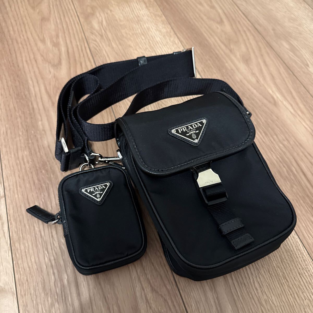 Yahoo!オークション -「prada ナイロン メッセンジャーバッグ Yahoo!オークション -「prada ナイロン メッセンジャーバッグ