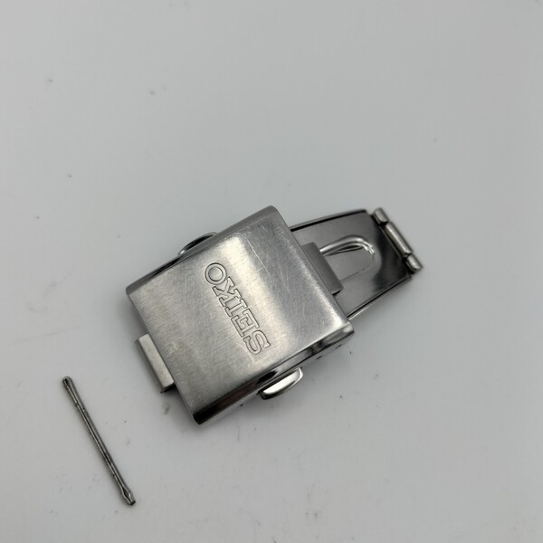 【中古品】 腕時計 部品 SEIKO スピリット 電波ソーラー 7B22-0AY0 バックル 中留め クラスプ 尾錠 ベルト バンド ストラップ