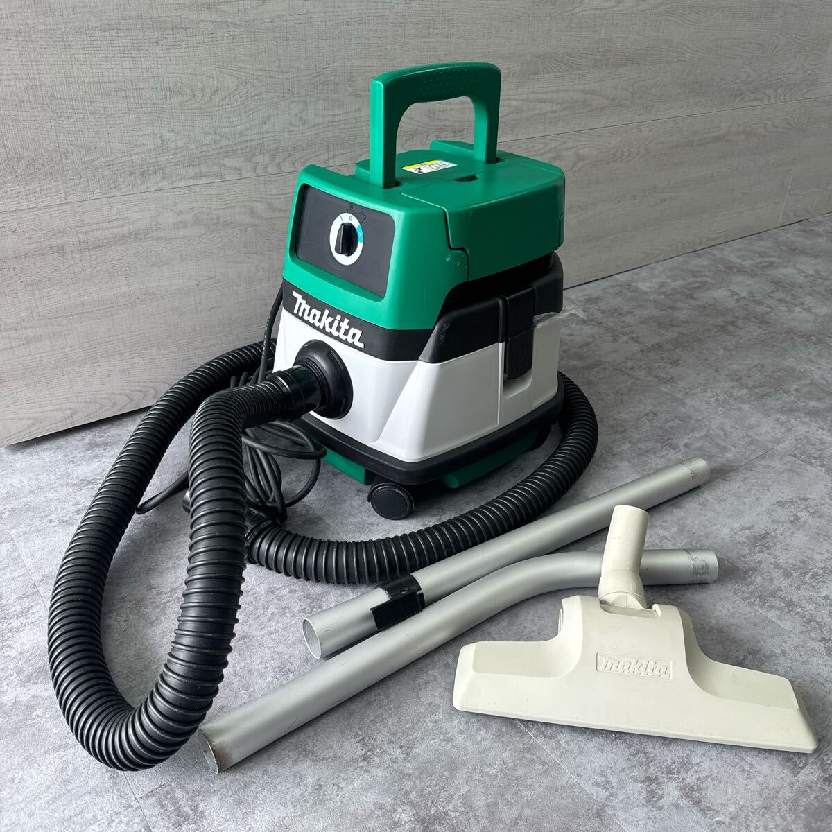 Makita 集塵機 M442 乾湿両用 掃除機 1050W - メルカリ