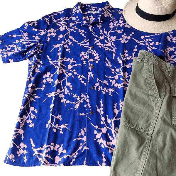 新品 ハワイ店限定品 UNIQLO HAWAII / ユニクロ ハワイ アロハシャツ PLUM柄 ブルー USA 大きめSサイズ ハワイアンシャツ 完売品