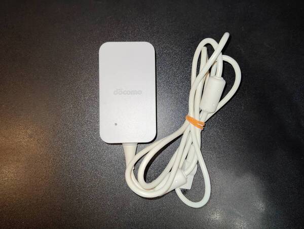 中古品 NTT docomo純正 ACアダプタ 05 Micro-USB B