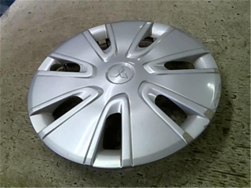 中古 1999-2002 三菱ミラージュ 13 インチ ホイールキャップ 中古 1999-2002 三菱ミラージュ 13 インチ ホイールキャップ