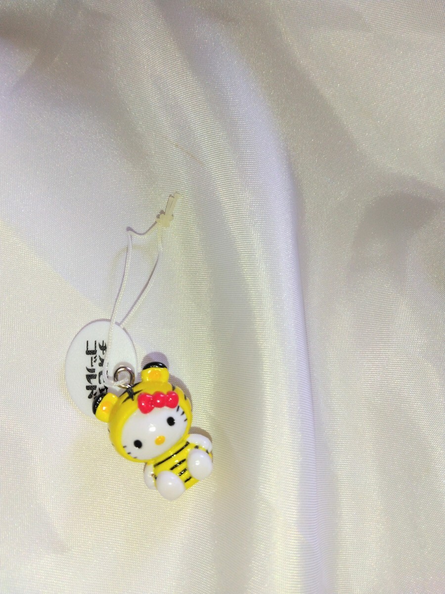 2904ハローキティ✖️おでん消しゴム &ストラップ