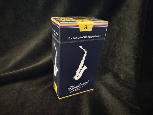 バンドレン Vandoren アルトサックスリード 【トラディショナル】 #3.0(新品)【送料無料】【匿名配送】