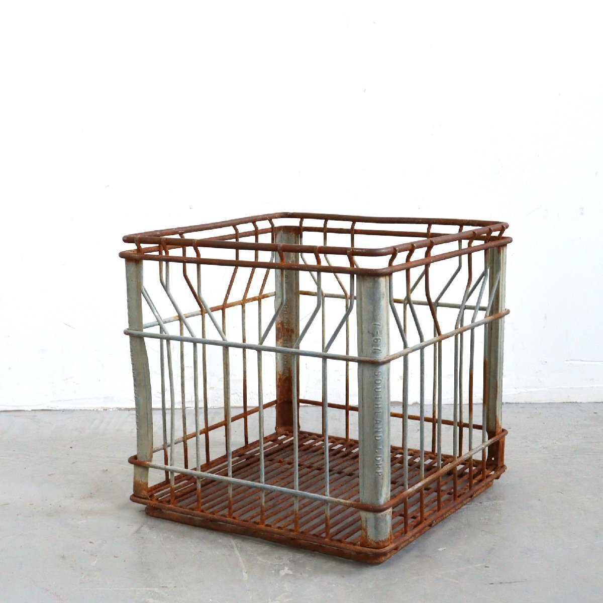 ワイヤーバスケット / ミッドセンチュリー家具 ビンテージ家具の