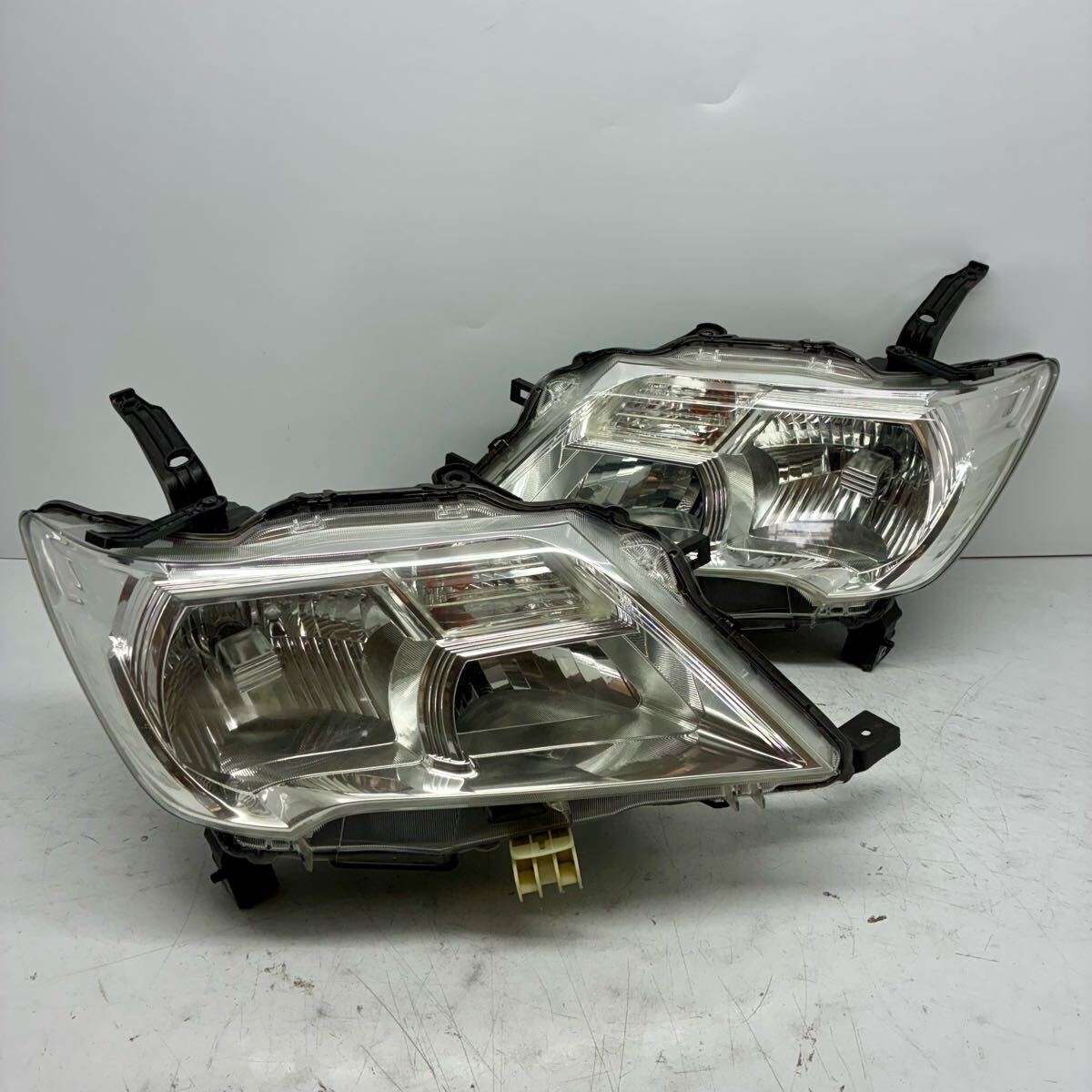 日産 C26 セレナ ヘッドライト 左右セット 純正 HID キセノン