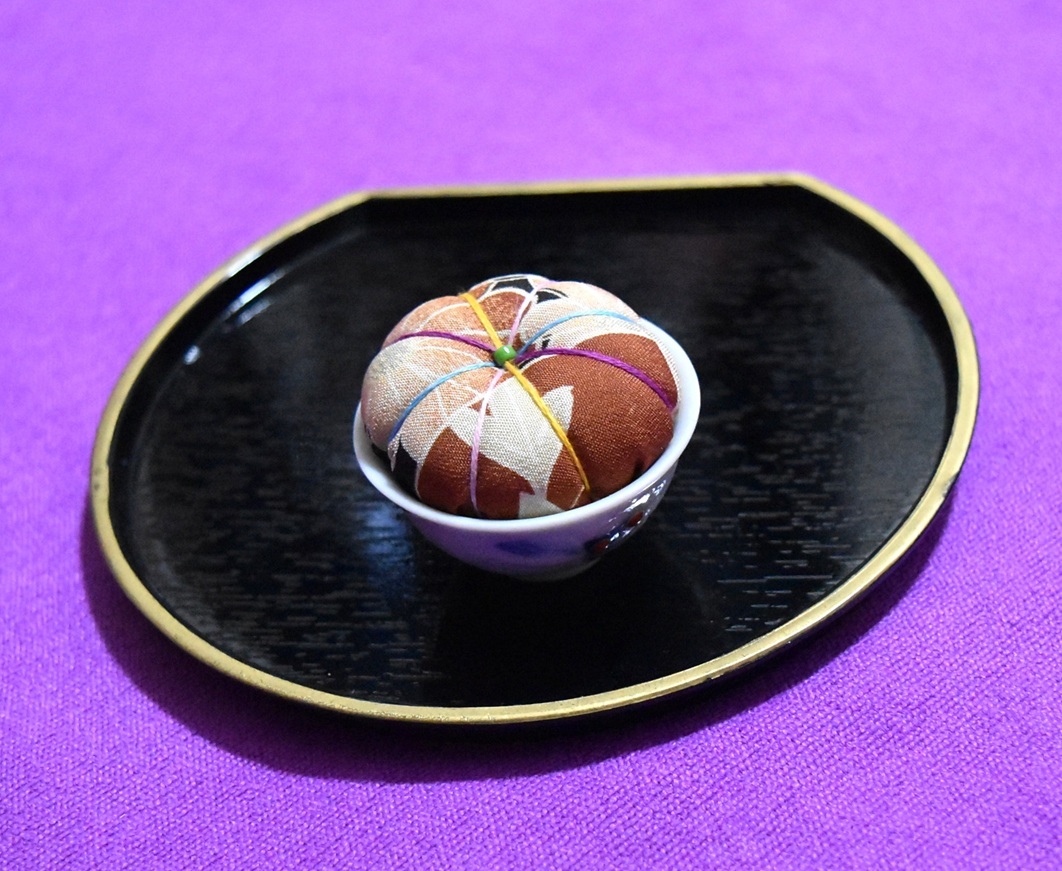 和☆着物リメイク　古布と印判湯のみがかわいい針刺し 生活骨董　ピンクッション　湯